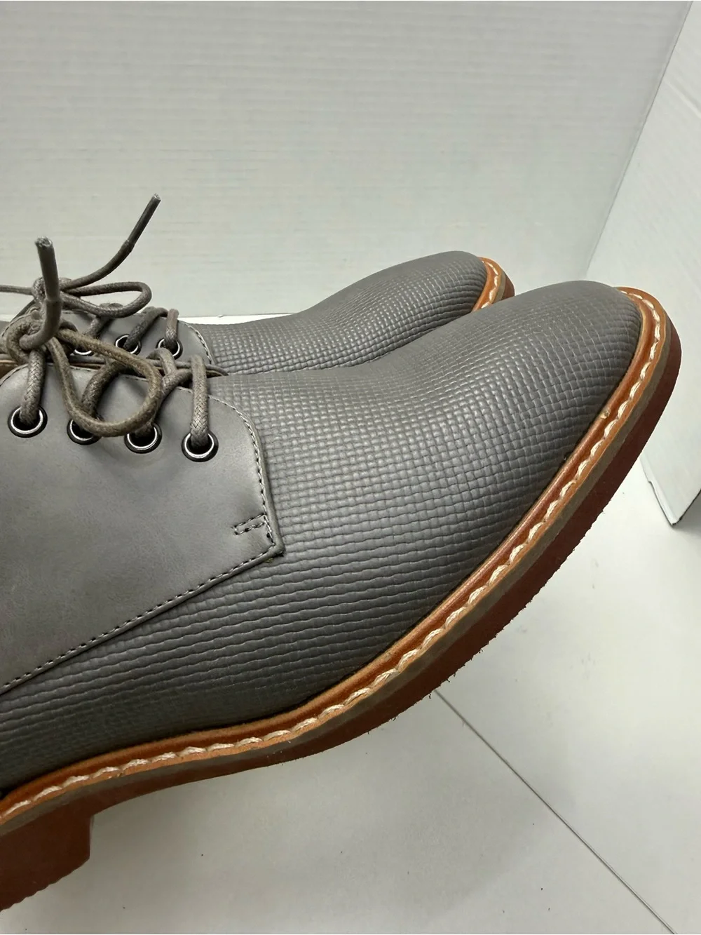 Unlisted by Kenneth Cole Grey Textured Lace-Up Oxfords size 7.5